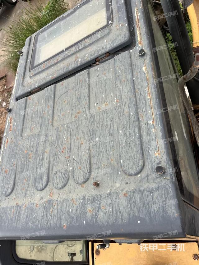 驾驶室顶部（整机外观）