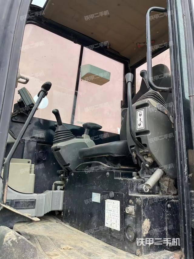 駕駛室整體（整機(jī)外觀）