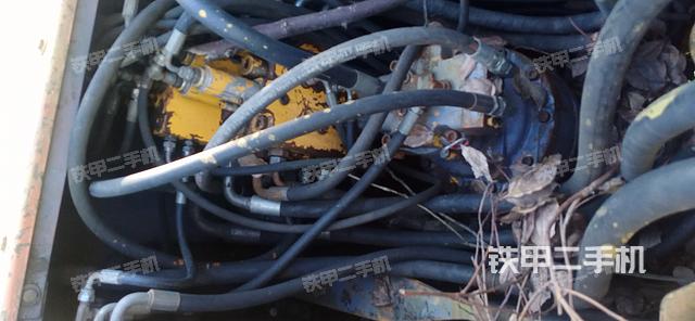 回转马达和主控阀（整机外观）