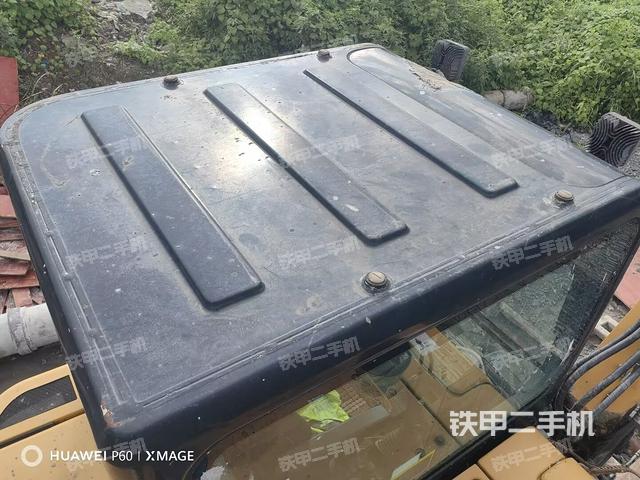 駕駛室頂部（整機外觀）