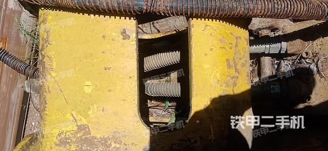 駕駛室操作臺（設(shè)備外觀及核心部件）