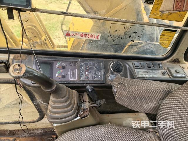 座椅右侧控制台/钥匙门/油门/含右手柄（驾驶室部分）