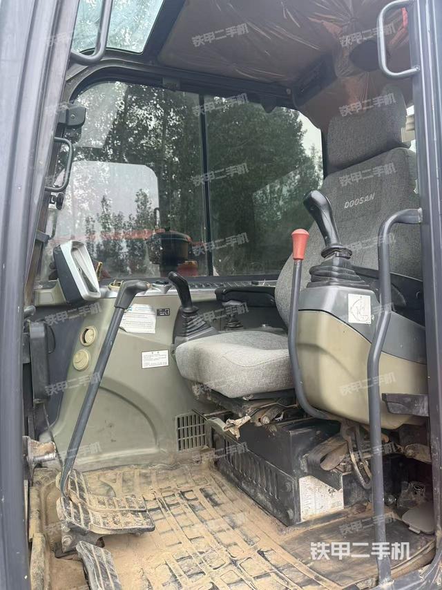 驾驶室整体（整机外观）