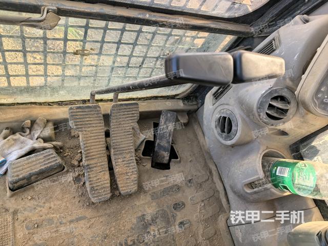 后窗玻璃角标（驾驶室部分）