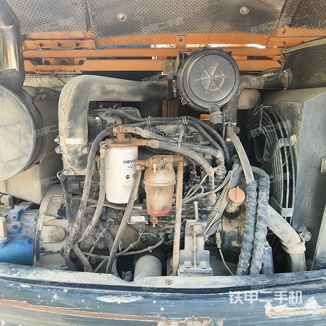 液壓泵艙室正面整體（整機(jī)外觀）