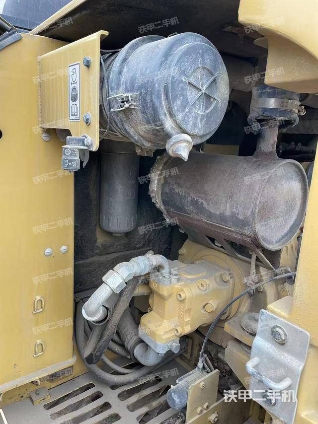 液壓泵艙室正面整體（整機(jī)外觀）