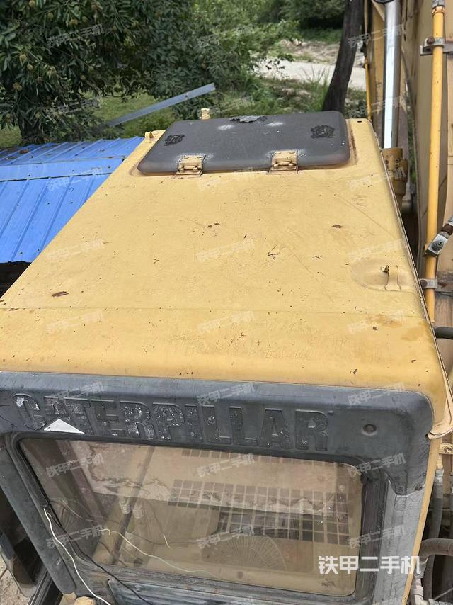 驾驶室顶部（整机外观）