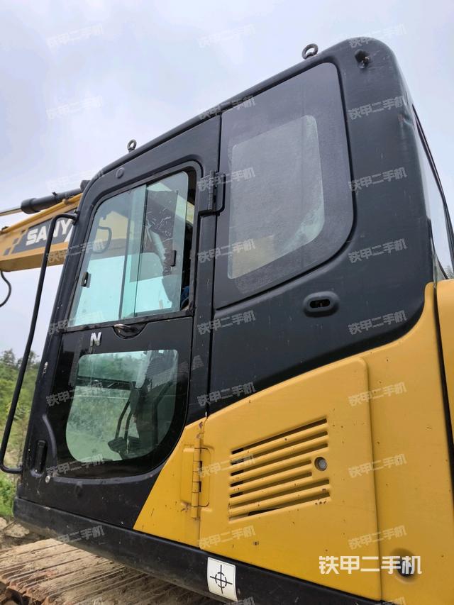 右侧玻璃角标（驾驶室部分）