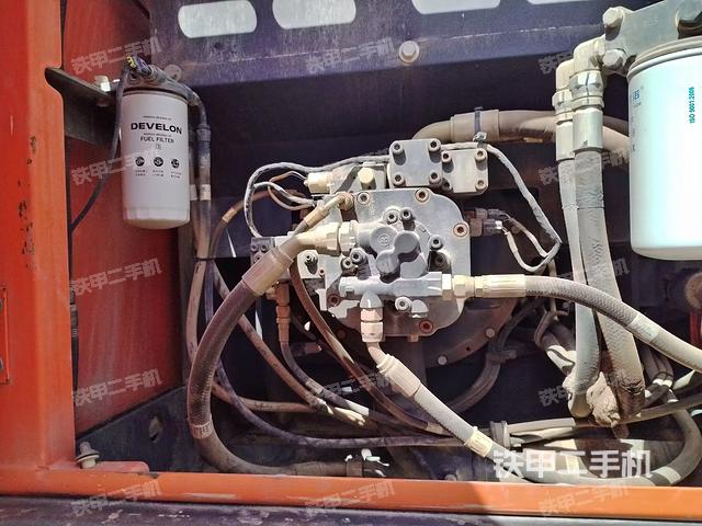 液压泵舱室正面整体（整机外观）