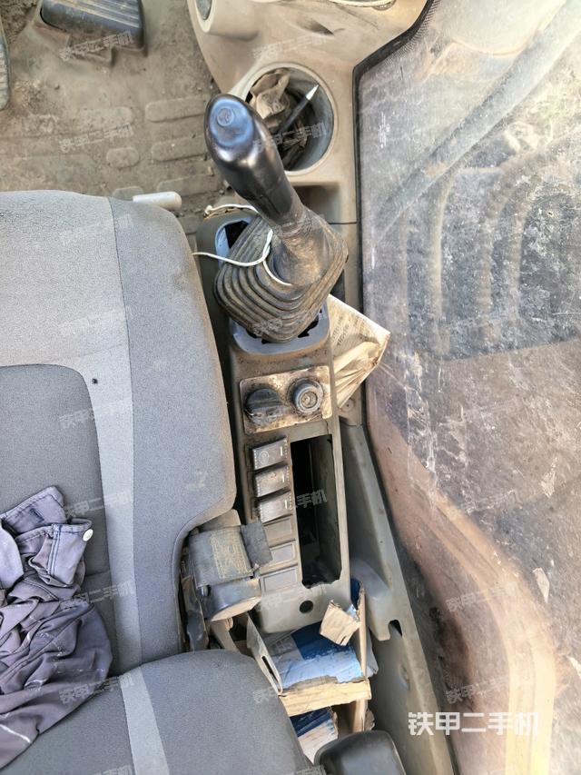 座椅左侧控制台/音响/含左手柄（驾驶室部分）