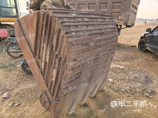 转盘和下车架正前（工作和回转装置）