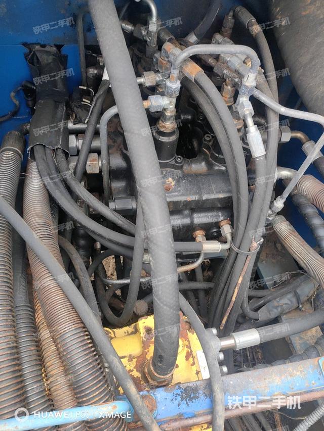 回转马达和主控阀（整机外观）