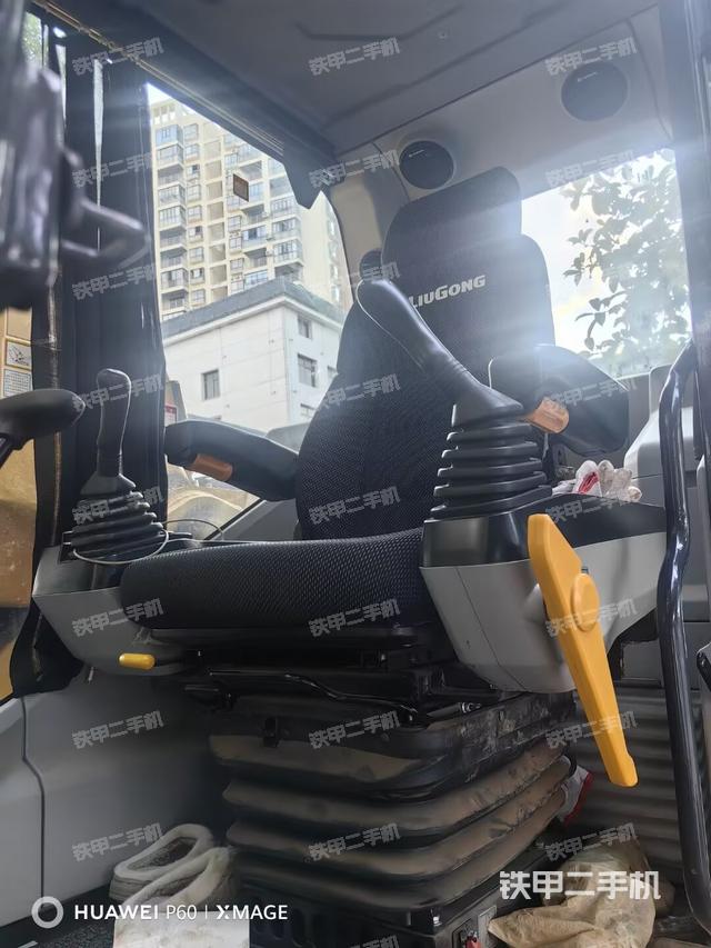 驾驶室整体（整机外观）