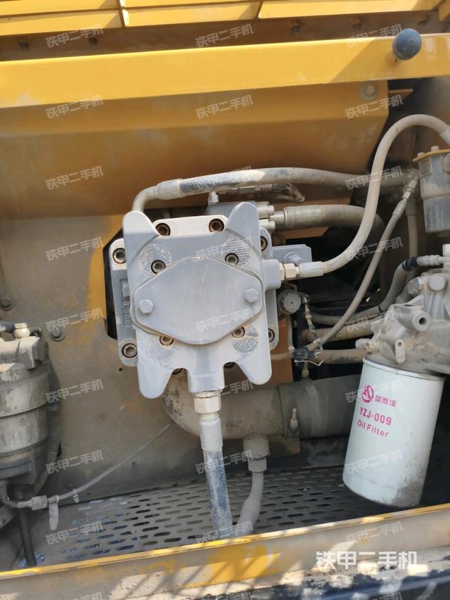 液壓泵艙室正面整體（整機(jī)外觀）