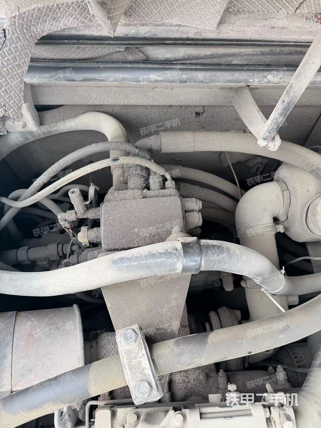 回转马达和主控阀（整机外观）