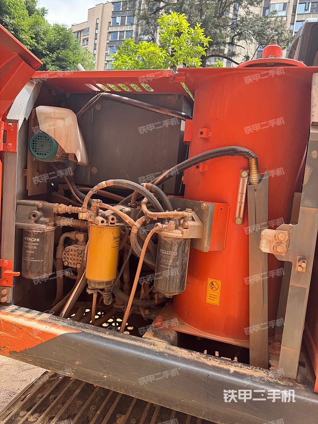 液壓泵艙室正面整體（整機(jī)外觀）