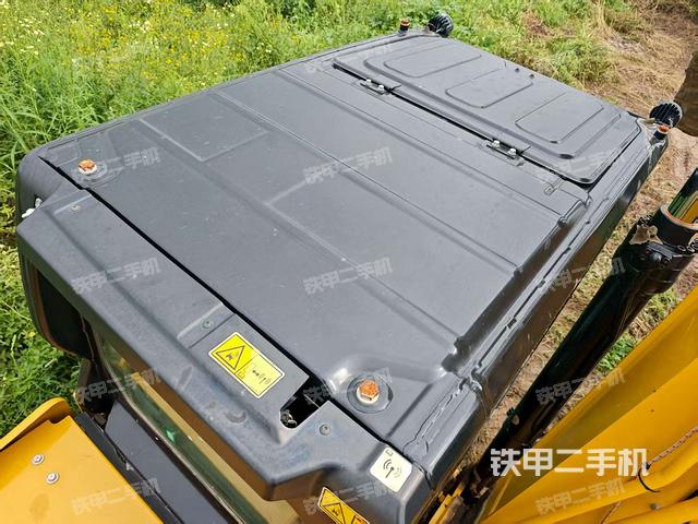 驾驶室顶部（整机外观）