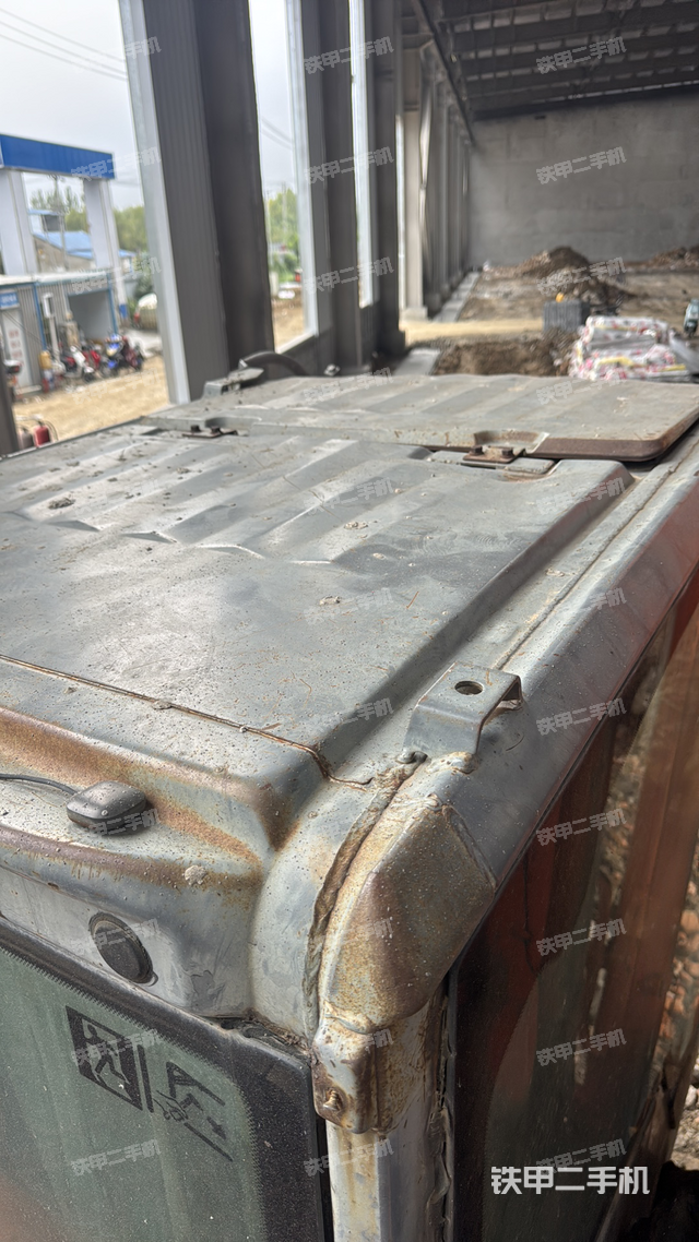 驾驶室顶部（整机外观）