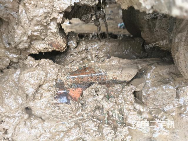 右驱动轮（行走机构）