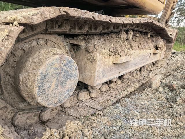 左側(cè)履帶整體?（行走機(jī)構(gòu)）