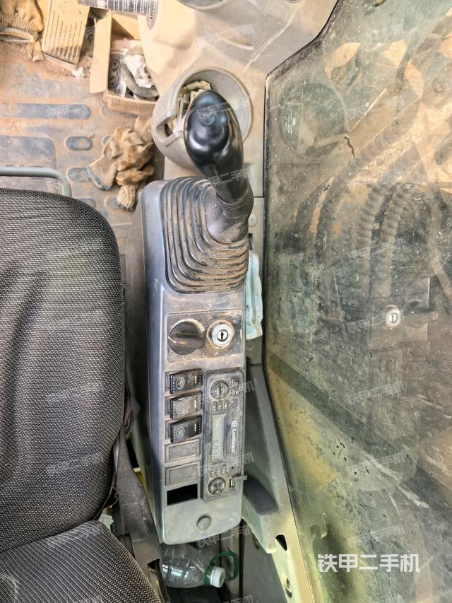 后窗玻璃角标（驾驶室部分）