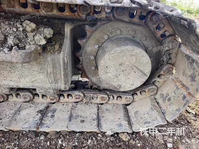 右驅(qū)動輪（行走機構(gòu)）