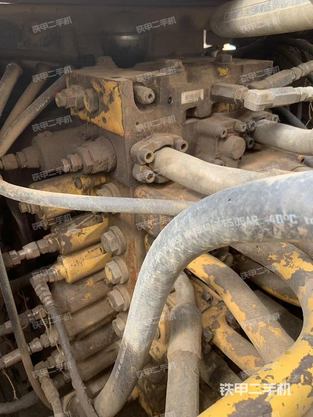 回转马达和主控阀（整机外观）