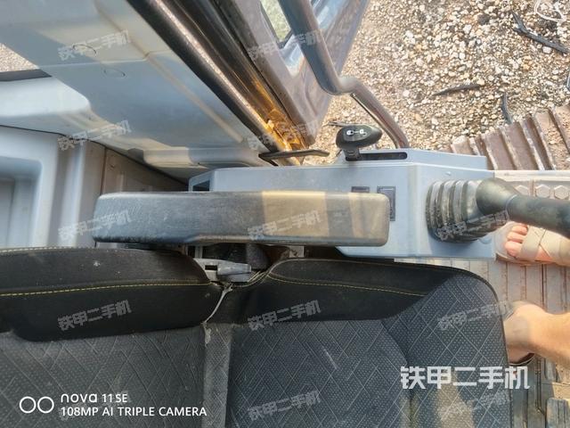 后窗玻璃角标（驾驶室部分）