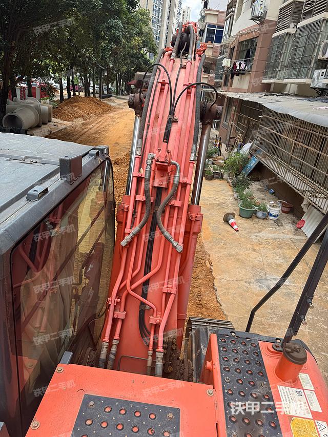 駕駛室頂部（整機(jī)外觀）