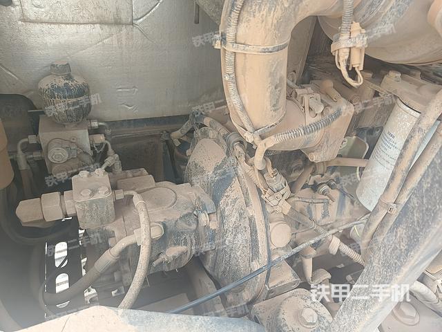 液壓泵艙室正面整體（整機(jī)外觀）