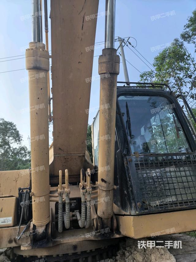 大臂油缸整體?豎拍（工作和回轉(zhuǎn)裝置）