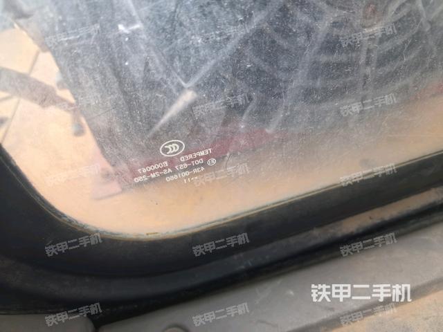 左后方玻璃角標(biāo)（駕駛室部分）