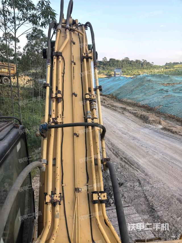 轉(zhuǎn)盤(pán)和下車架正前（工作和回轉(zhuǎn)裝置）