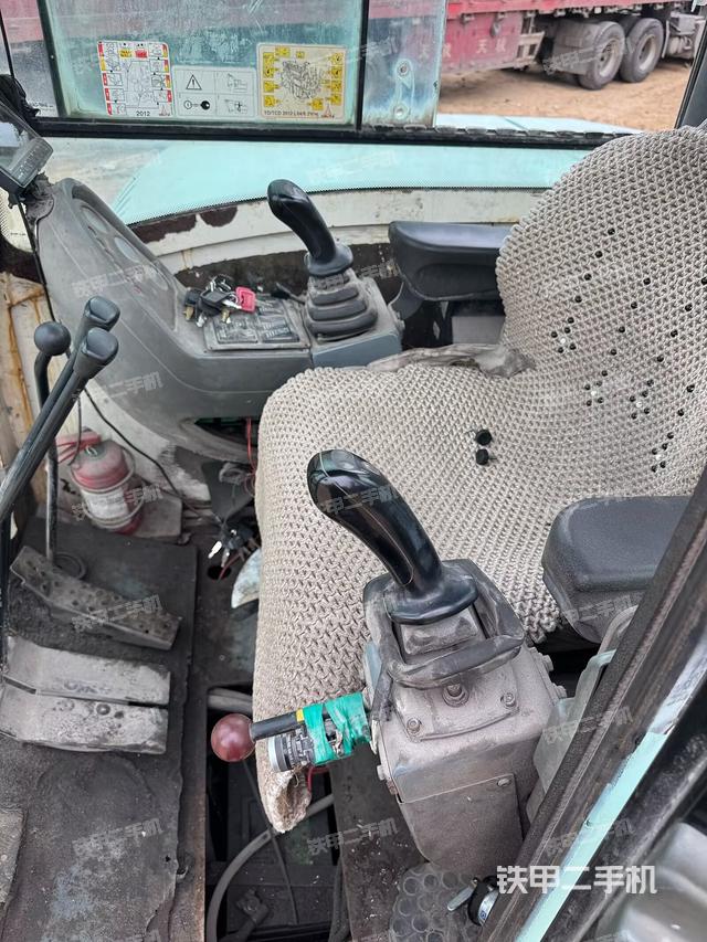 驾驶室整体（整机外观）