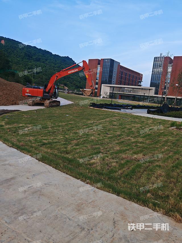 驾驶室顶部（整机外观）