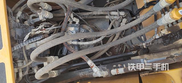 回转马达和主控阀（整机外观）