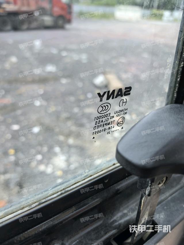 后窗玻璃角标（驾驶室部分）