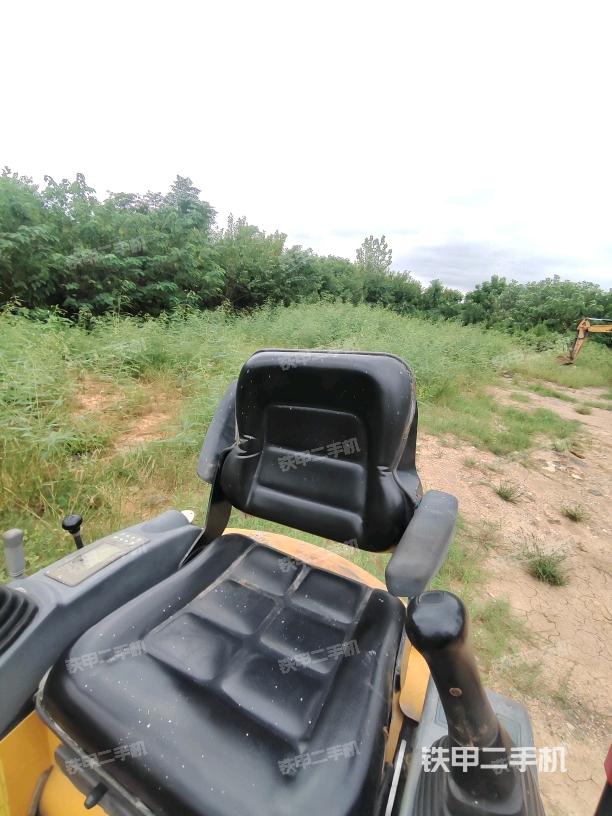 后窗玻璃角標（駕駛室部分）