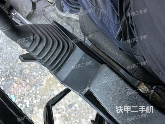 座椅左侧控制台/音响/含左手柄（驾驶室部分）