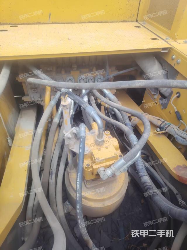 回转马达和主控阀（整机外观）