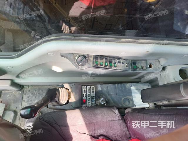 座椅右側(cè)控制臺/鑰匙門/油門/含右手柄（駕駛室部分）