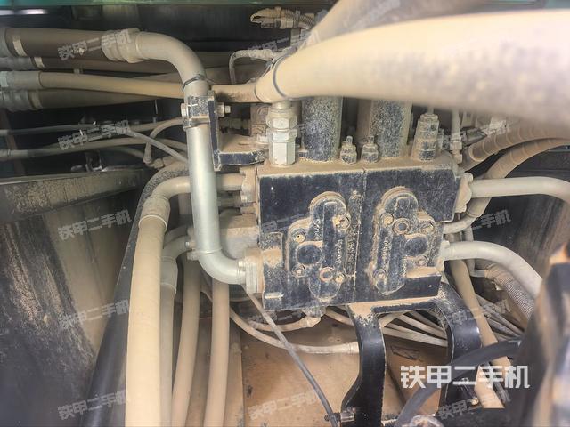 回转马达和主控阀（整机外观）