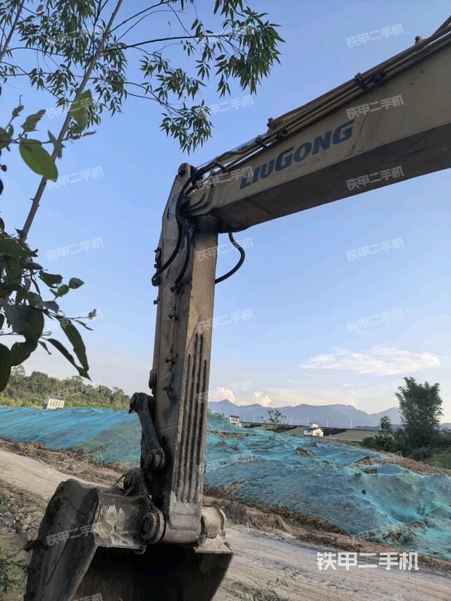 大臂背部俯視（工作和回轉(zhuǎn)裝置）