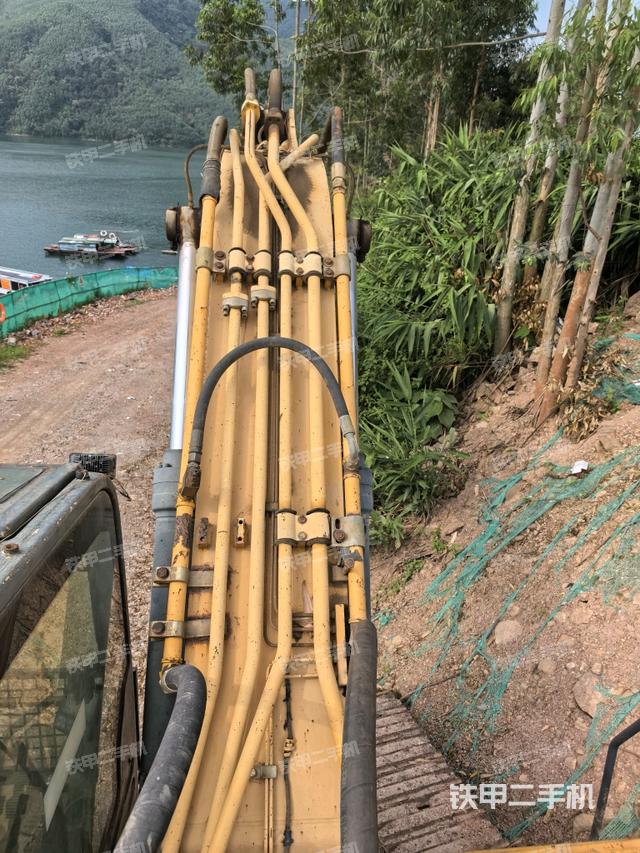 铲斗右后整体（工作和回转装置）