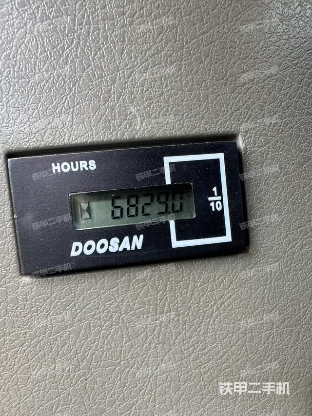 回转马达和主控阀（整机外观）