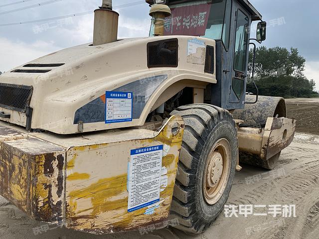 柳工CLG6122压路机