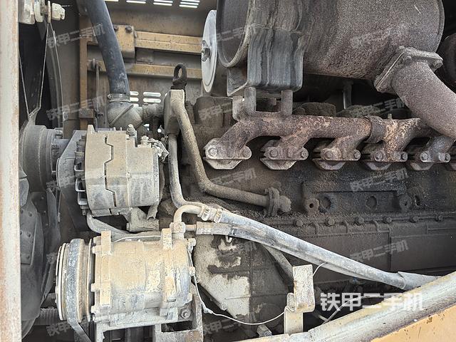 发动机右侧（整机外观及大件）