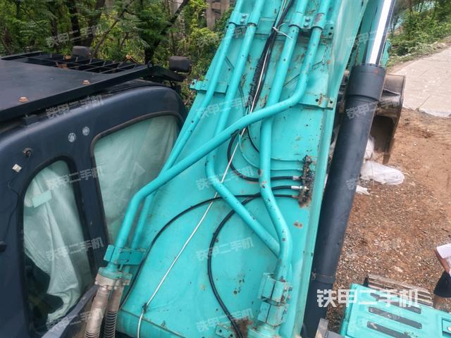 大臂背部俯视（工作和回转装置）