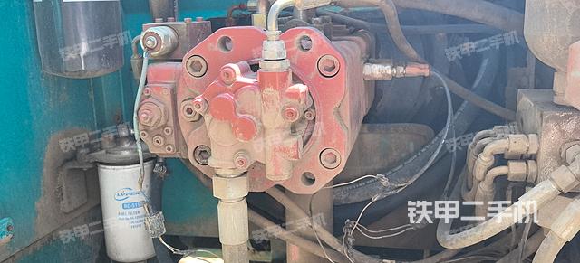 液压泵舱室正面整体（整机外观）