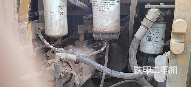 液压泵舱室正面整体（整机外观）